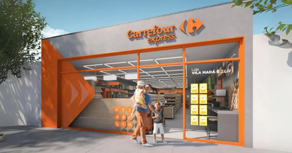 Fachada de uma loja Carrefour Express, representando o conceito de lojas autônomas em condomínios para maior conveniência e praticidade.